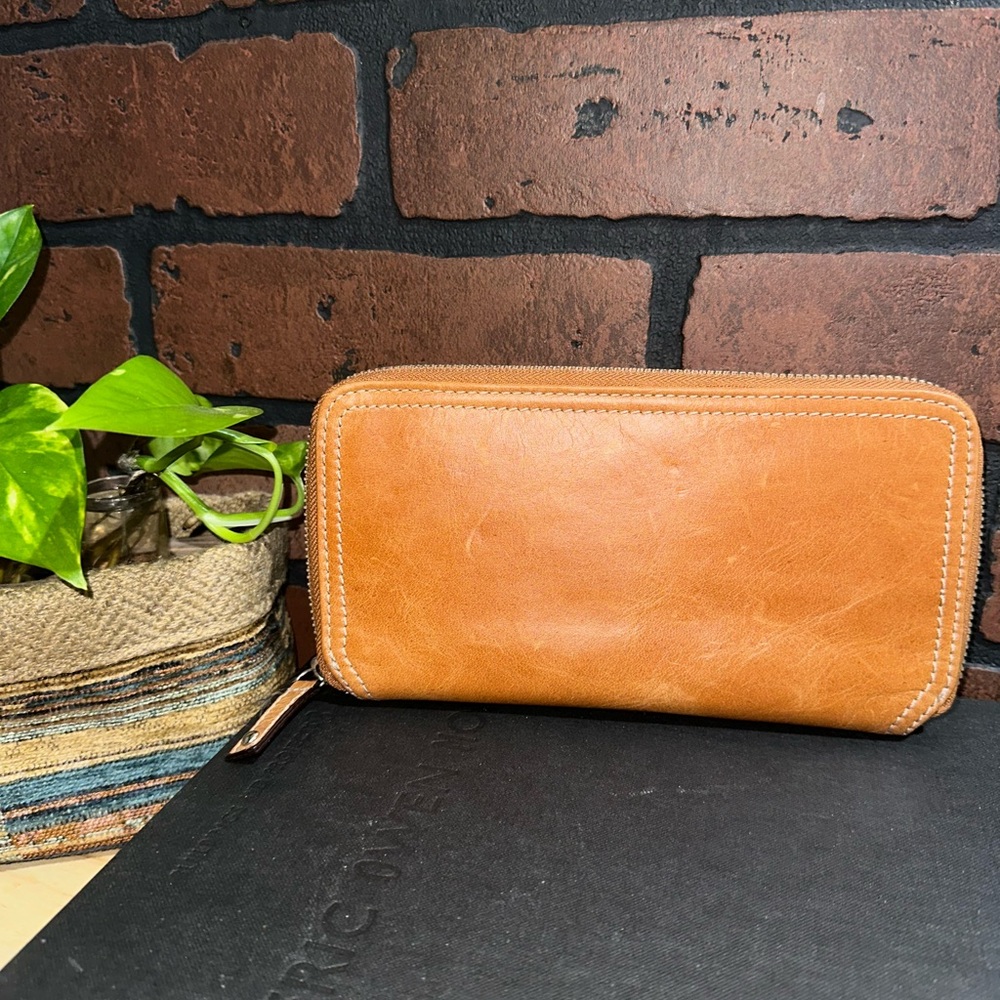 Clarks Brown and Tan Floral Interior Zip Wallet